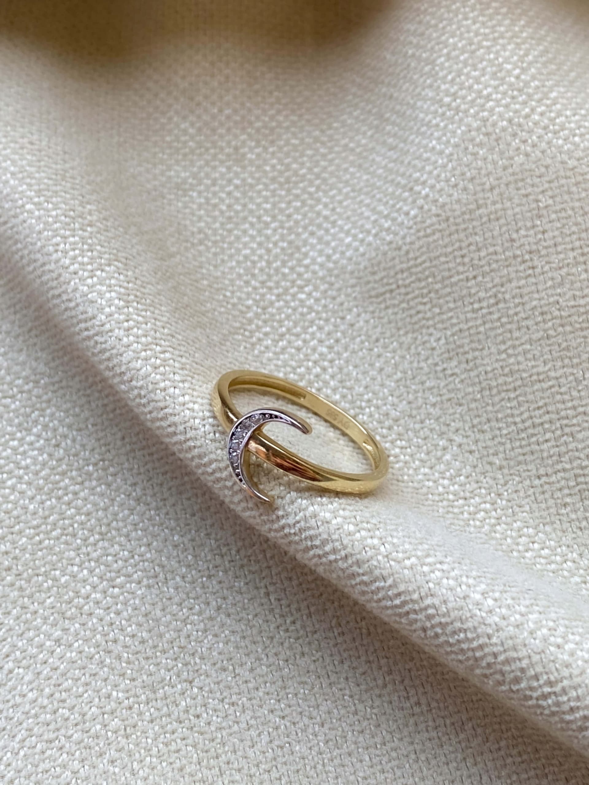 Złoty pierścionek 585 KSIĘŻYC Z CYRKONIAMI