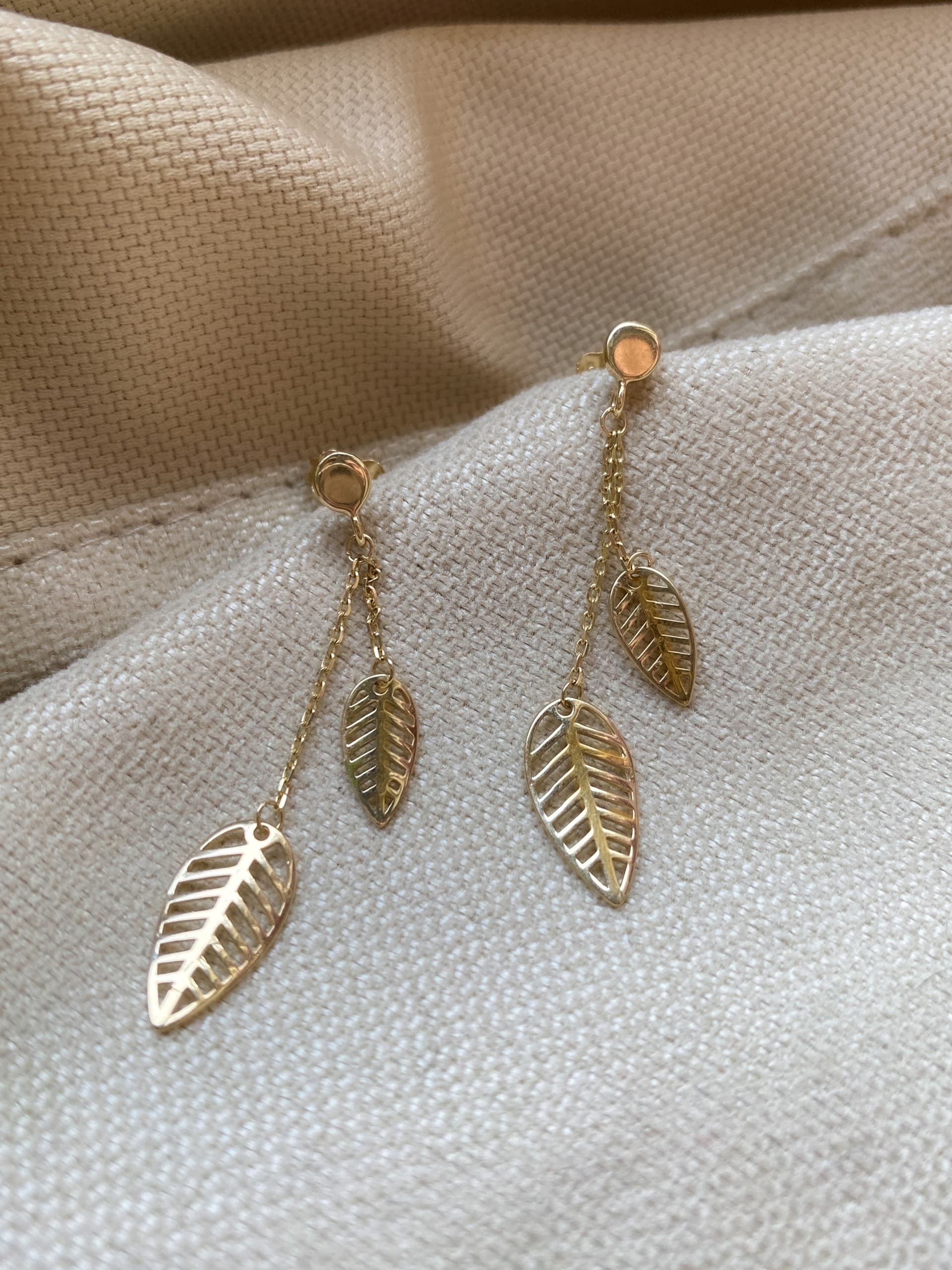 Złote kolczyki 585 WISZĄCE LISTKI, LIŚCIE