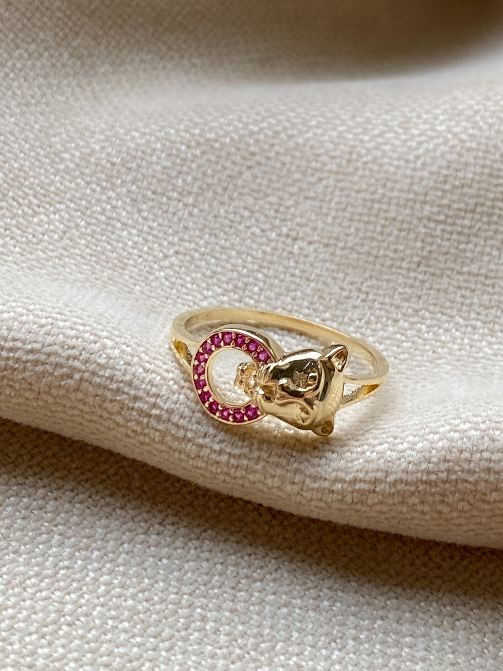 Złoty pierścionek 585 PANTERA CYRKONIE