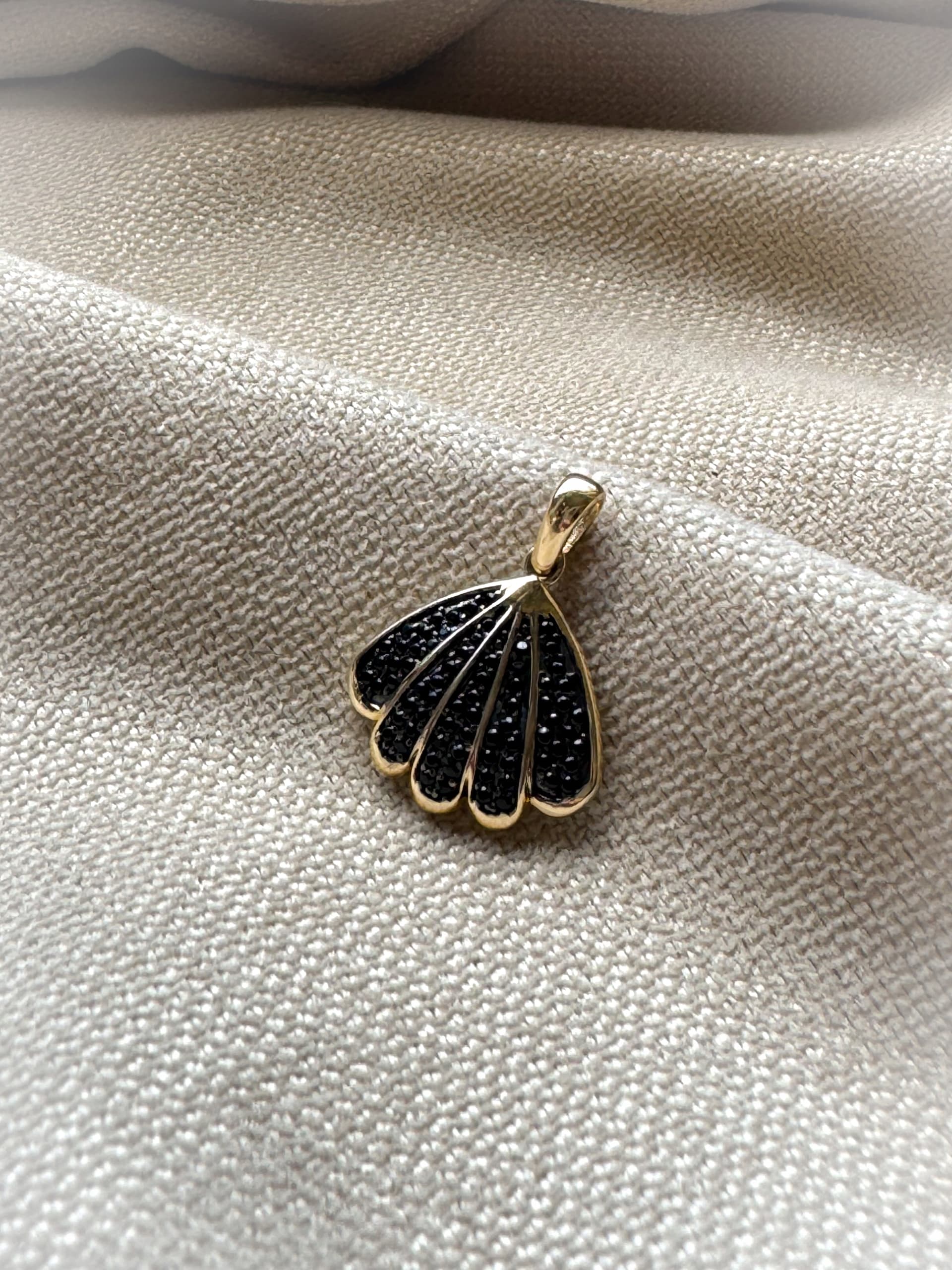 Złota zawieszka próba 585 MUSZELKA, MUSZLA