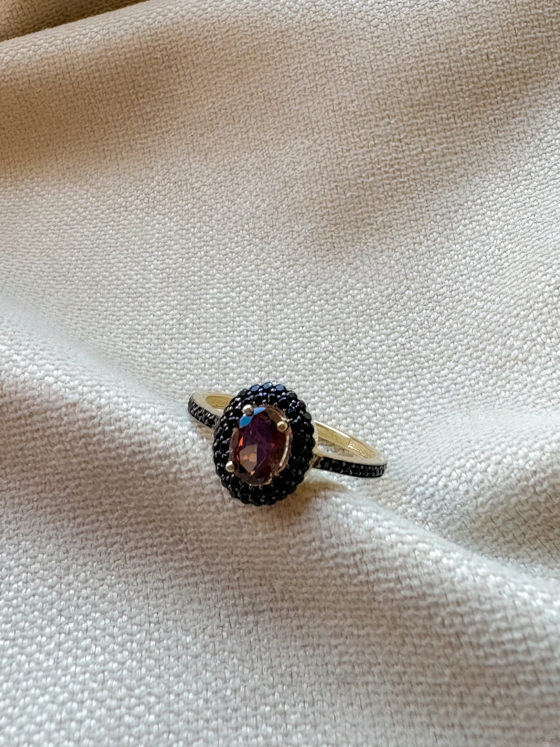 Złoty pierścionek 585 OWALNY KAMIEŃ