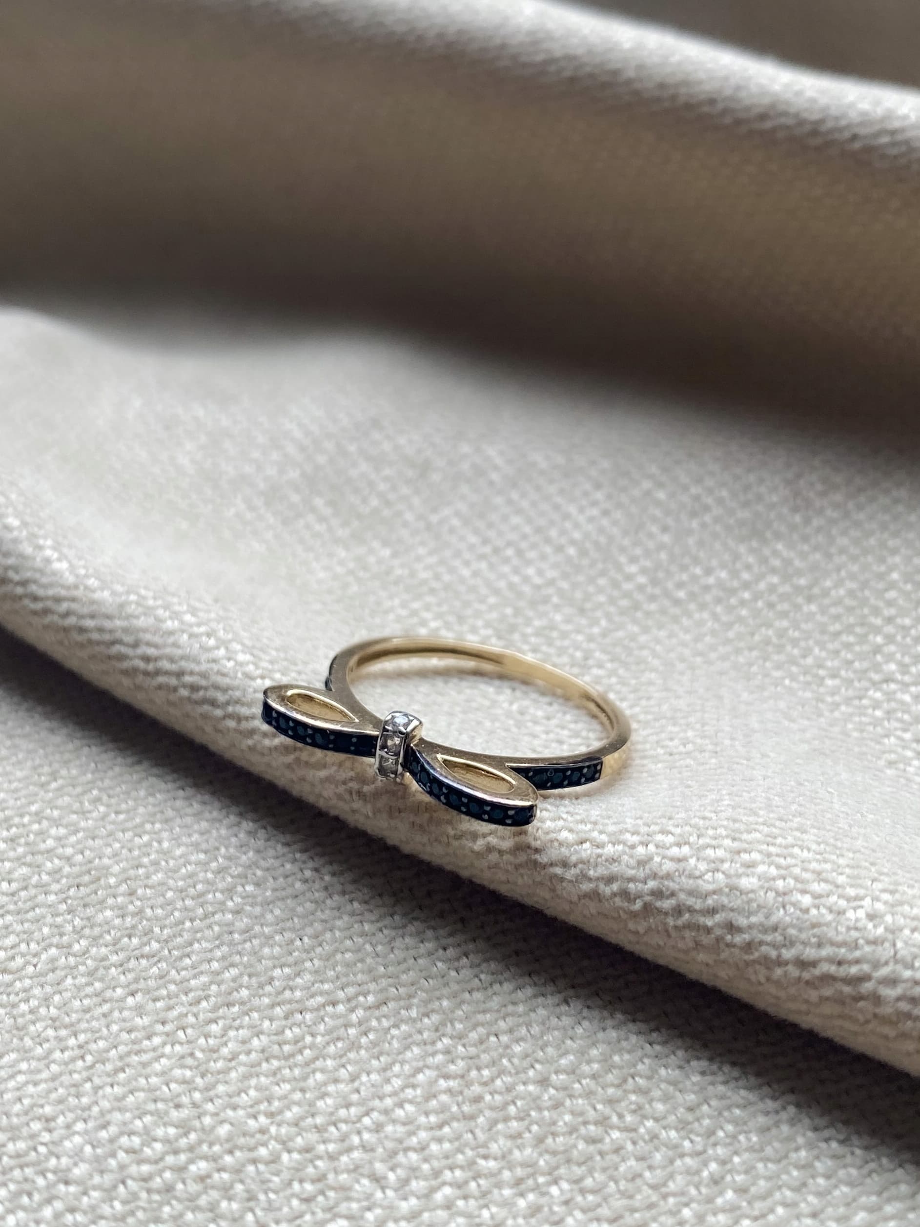 Złoty pierścionek 585 KOKARDKA