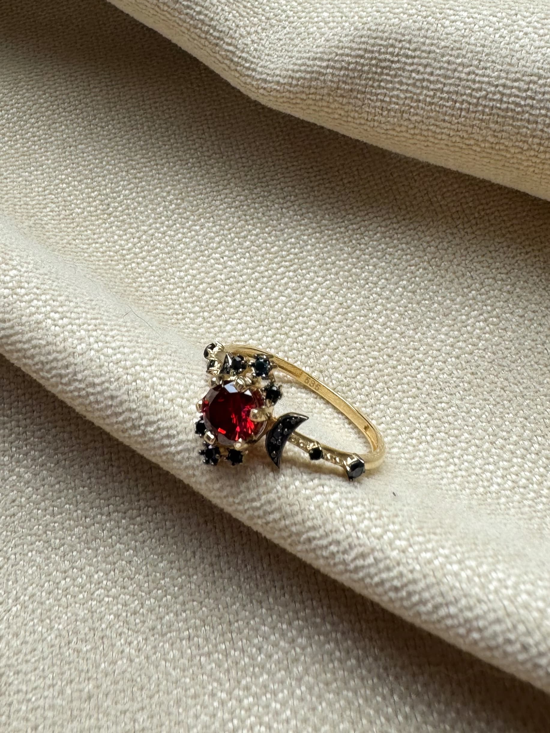 Złoty pierścionek 585 KAMIEŃ Z KSIĘŻYCAMI