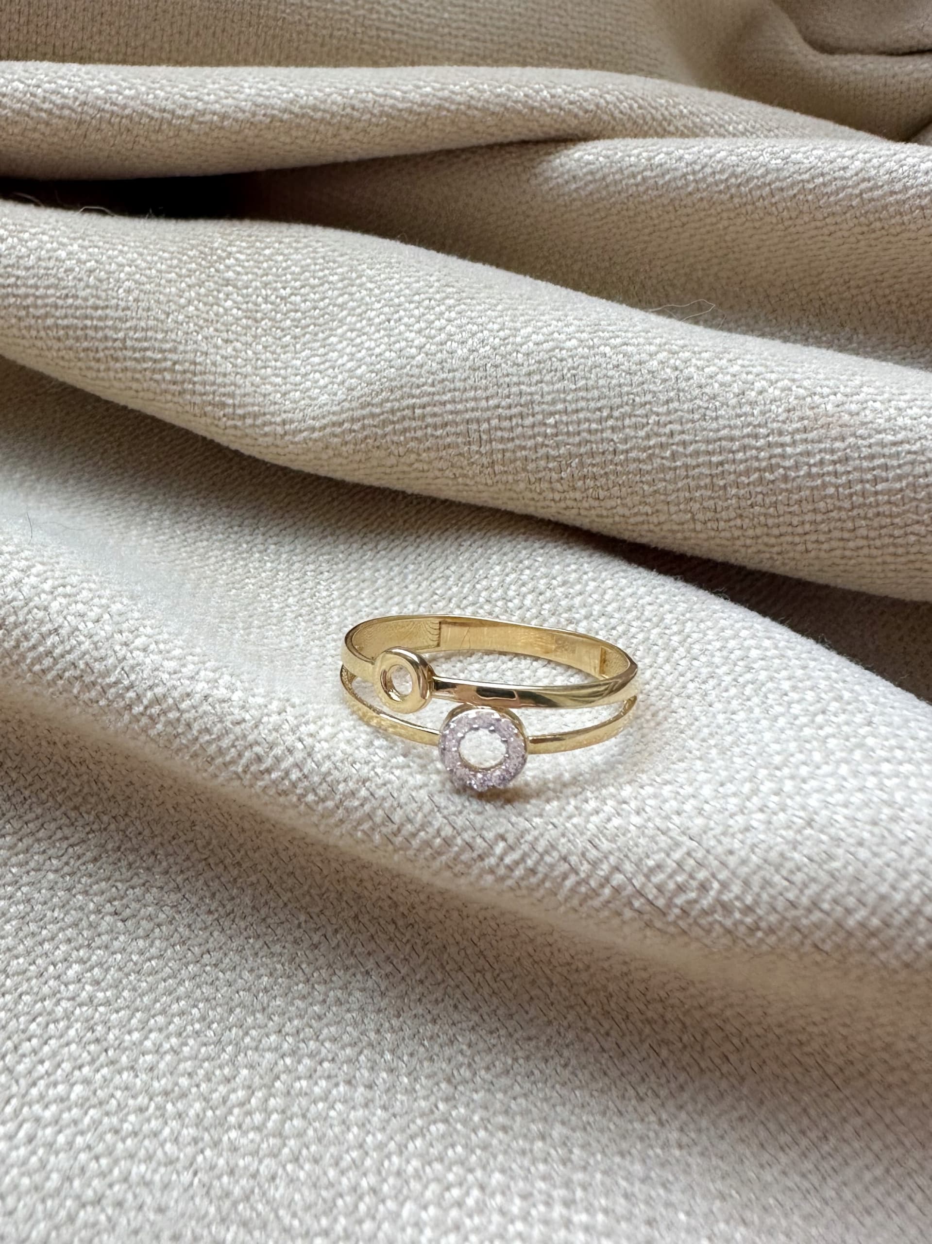 Złoty pierścionek 585 KÓŁKA Z CYRKONIAMI