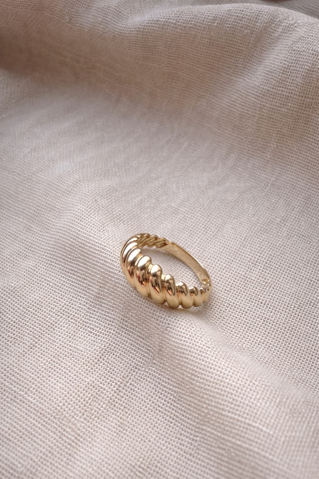 Złoty pierścionek 585 FALOWANY